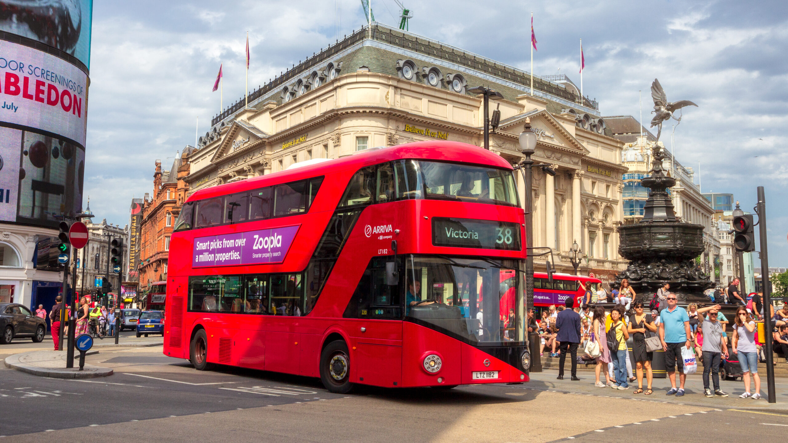 Bus at Piccadilly Circus